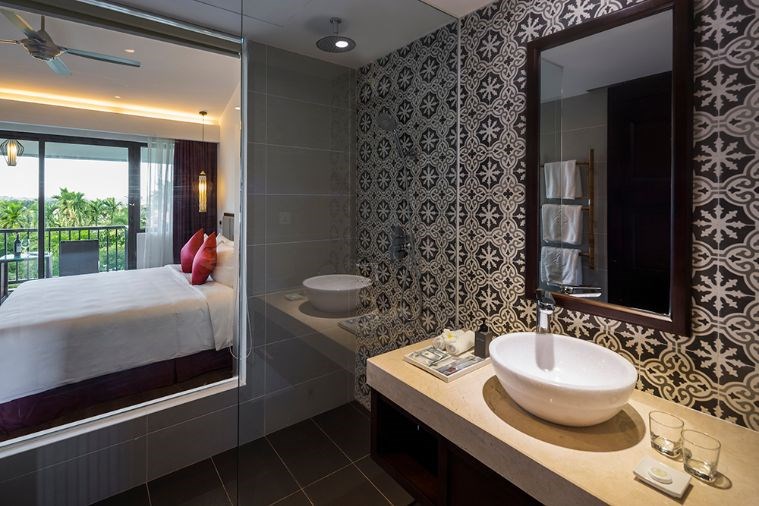 Superior Double with Street View